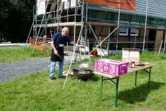 Helferfest-Klaus-beim-Grillen